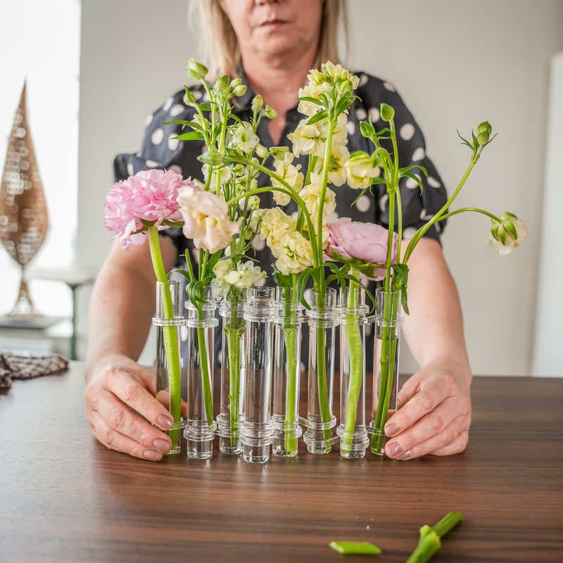 Szczegółowy widok eleganckiego szklanego materiału i minimalistycznego stylu Flower Flute