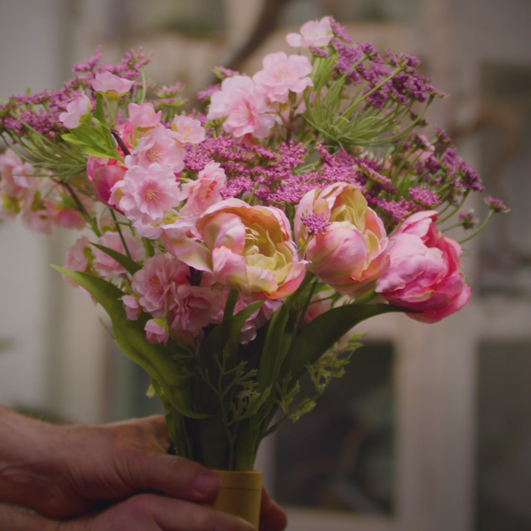 Krótki film instruktażowy przedstawiający konfigurację i montaż Champagne Gold Hanataba Bouquet Twister